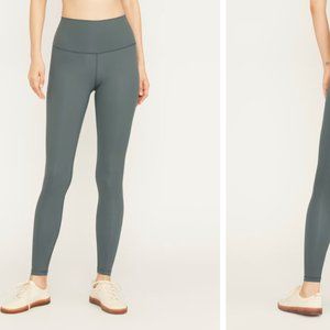 Everlane's The Perform Legging